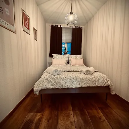 # One Apartment's / Parkplatz / Schlossplatz * Coburg